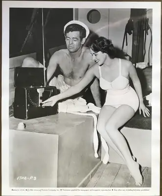 City Beneath the Sea Robert Ryan and Mala Powers Publicity Stills (2) image 2