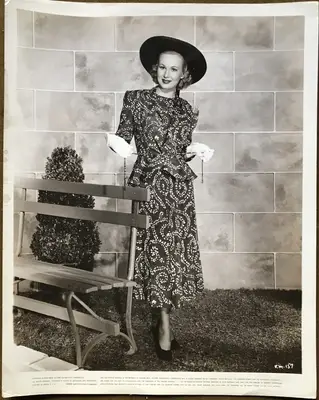 Virginia Mayo Close-up Stills (2) image 1