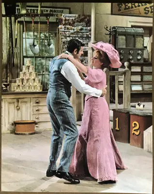 Hello, Dolly! Delux Color Stills (8"X10") (17 Stills) image 14